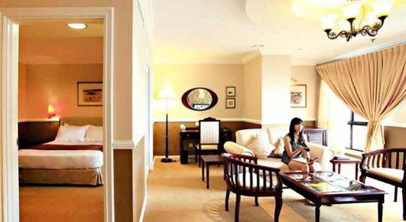 The Apartments At Merdeka Palace Hotel Kuching Exterior foto